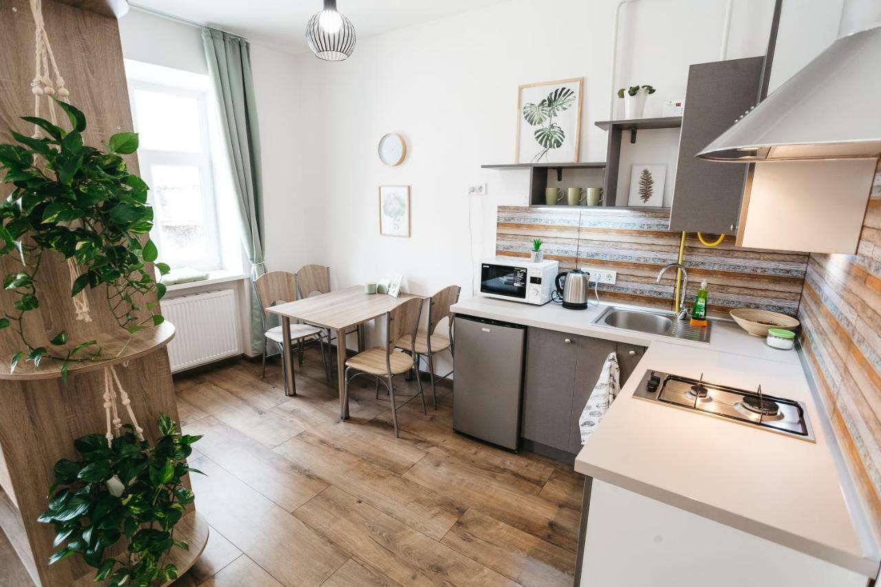 "Green Oasis Apartment" Lviv Exterior photo