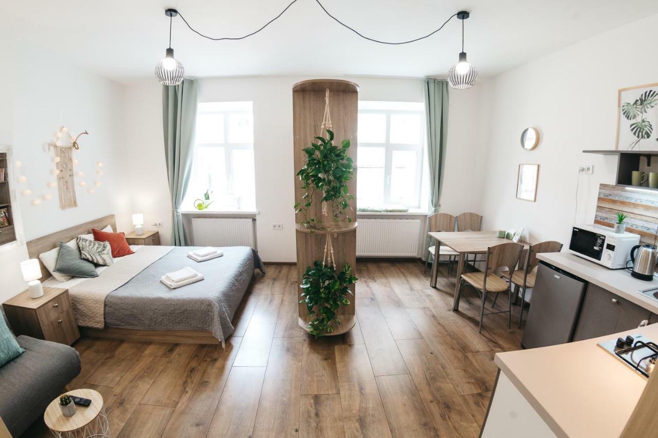 "Green Oasis Apartment" Lviv Exterior photo