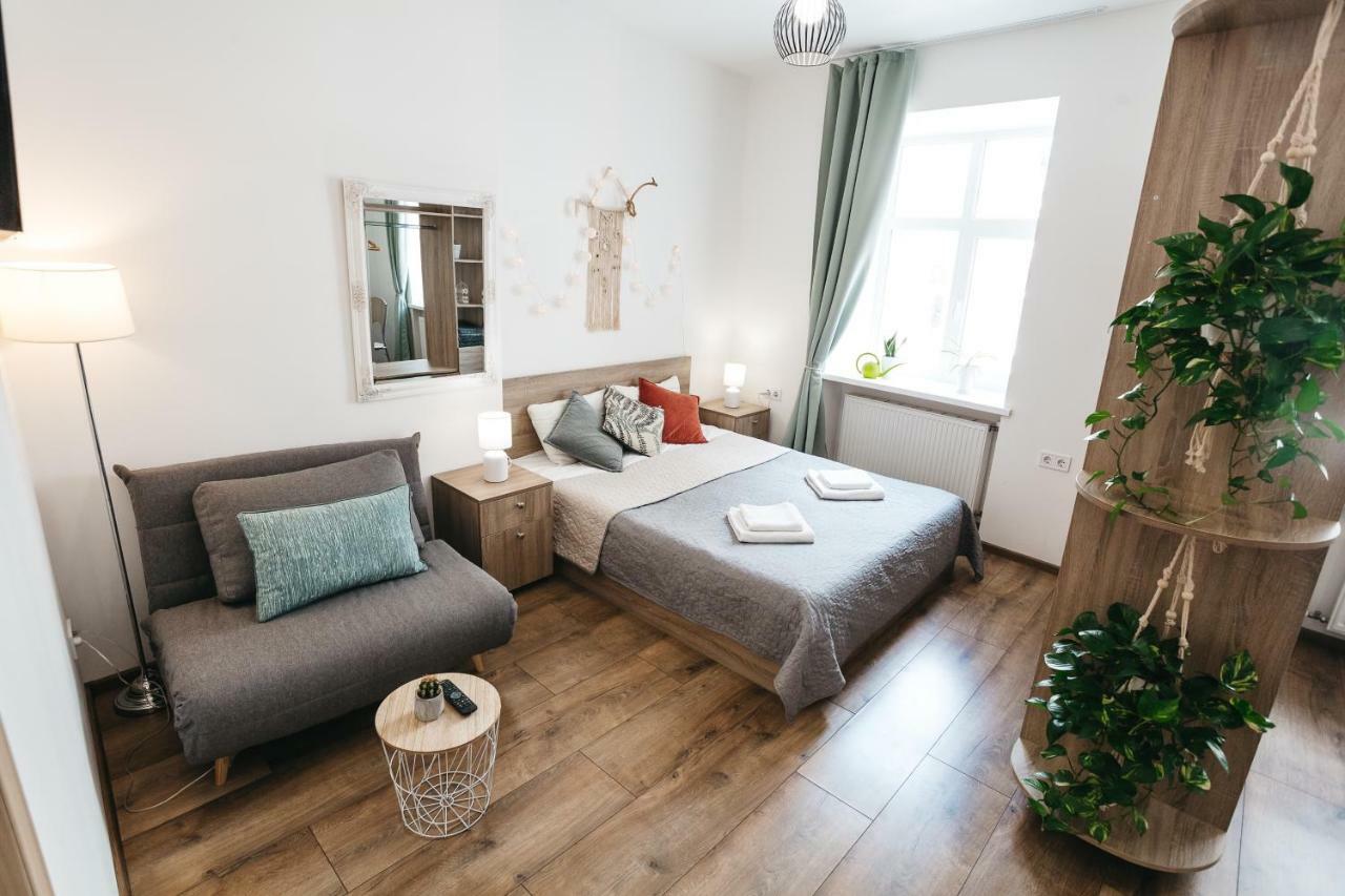 "Green Oasis Apartment" Lviv Exterior photo