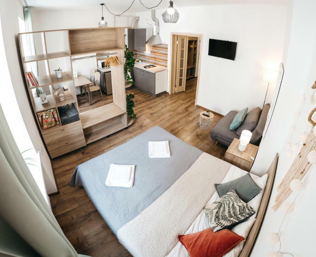 "Green Oasis Apartment" Lviv Exterior photo