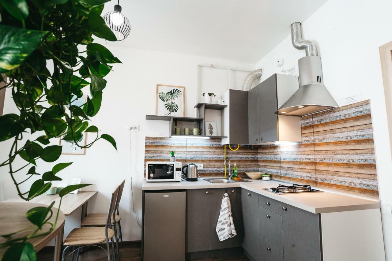 "Green Oasis Apartment" Lviv Exterior photo